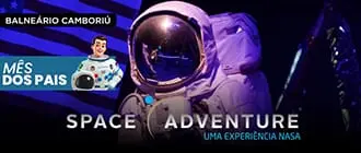 Imagem do astronauta na lua Space Adventure Balneário Camboriú.